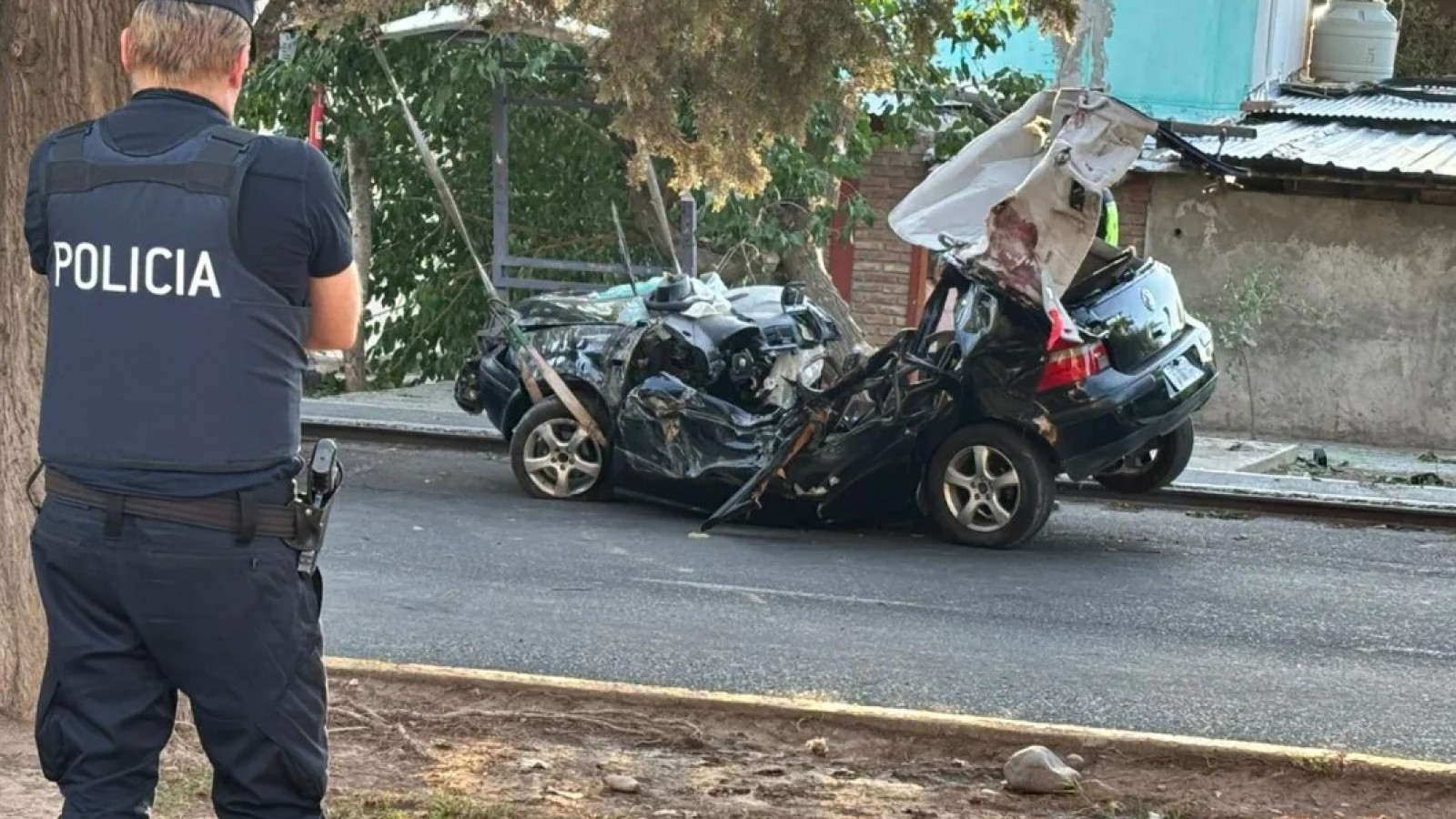 Mueren cuatro jóvenes en un siniestro vial por un violento impacto